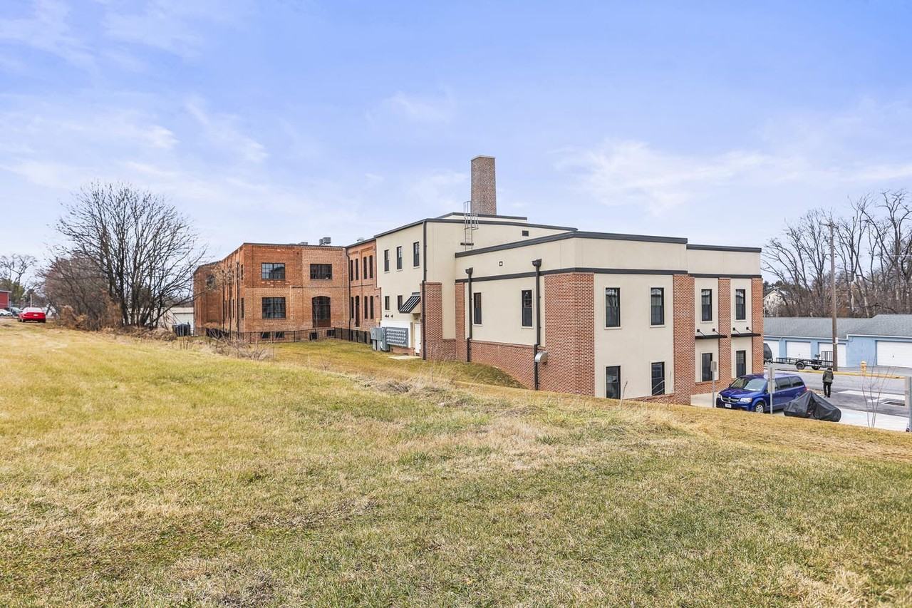 Lombard Commons - Photo 7 of 28
