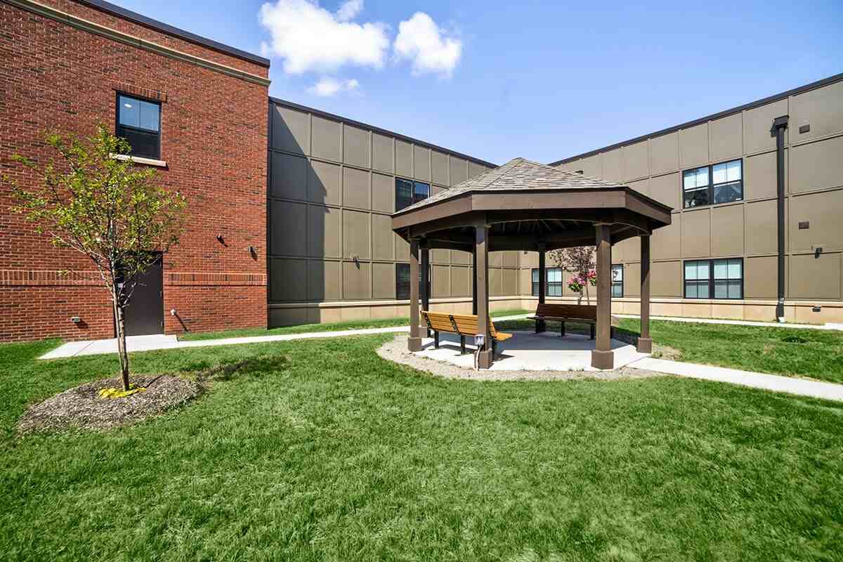 Willow Commons Apartments - Photo 4 of 22