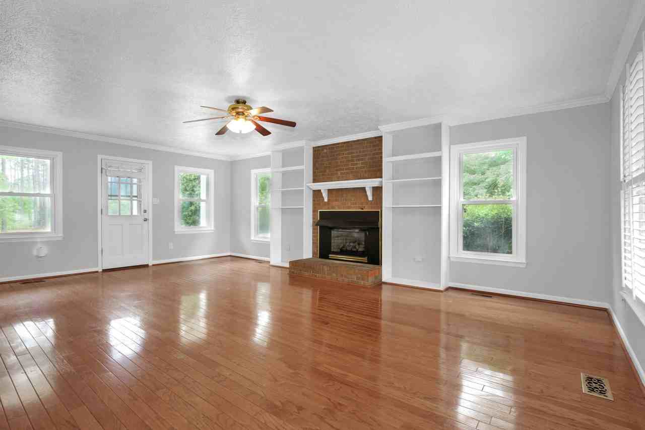 853 Foxcroft Dr #SM - Photo 7 of 37