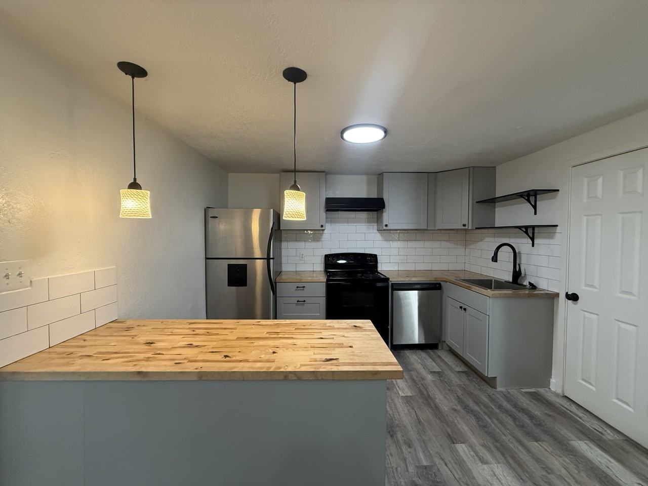 2557 Adams Ave #4 - Photo 3 of 12