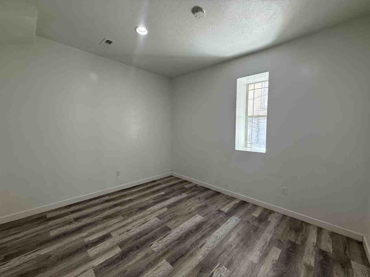 2557 Adams Ave #4 - Photo 7 of 12