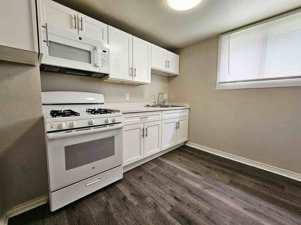 414 Arrawanna St #1 - Photo 4 of 6