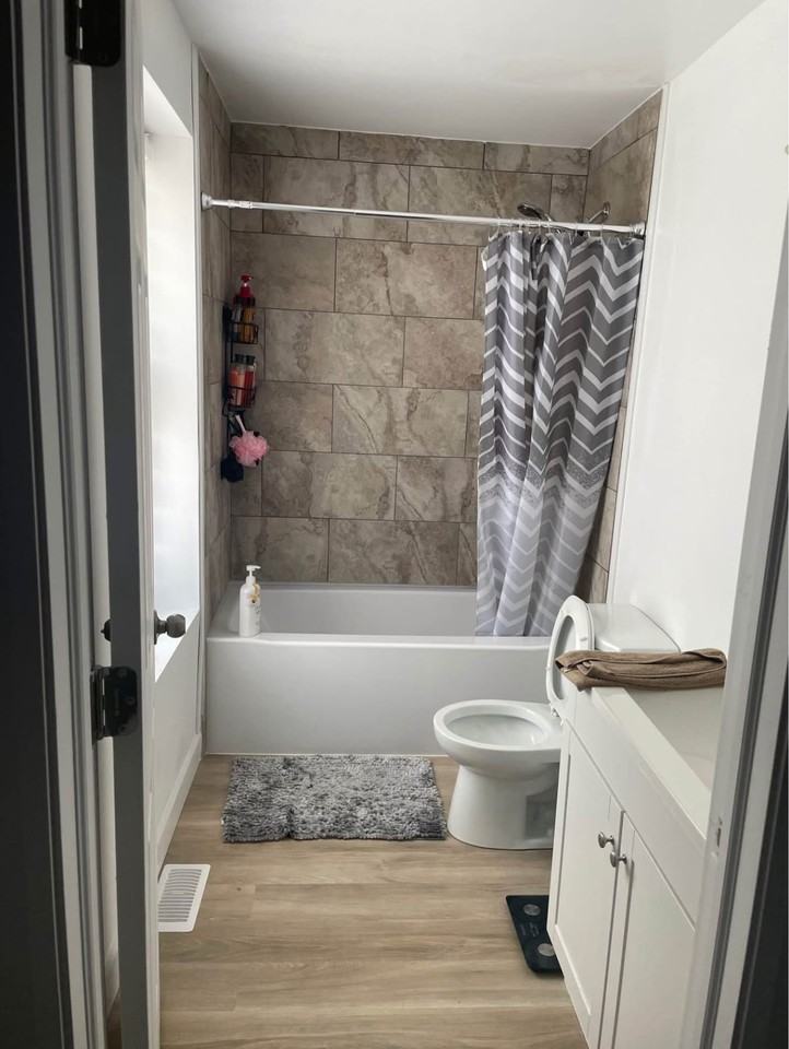 138 Tudhope St #3 - Photo 7 of 7