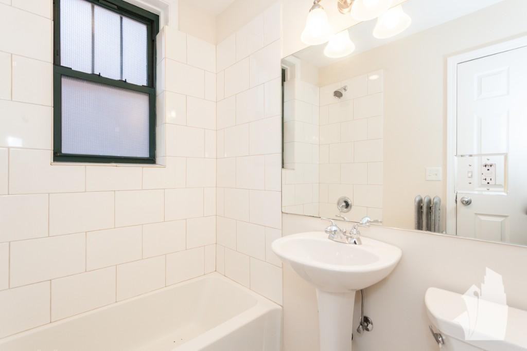 428 W Surf St #432-208 - Photo 4 of 8