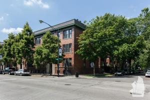 featured image of 3846 N Southport Ave
