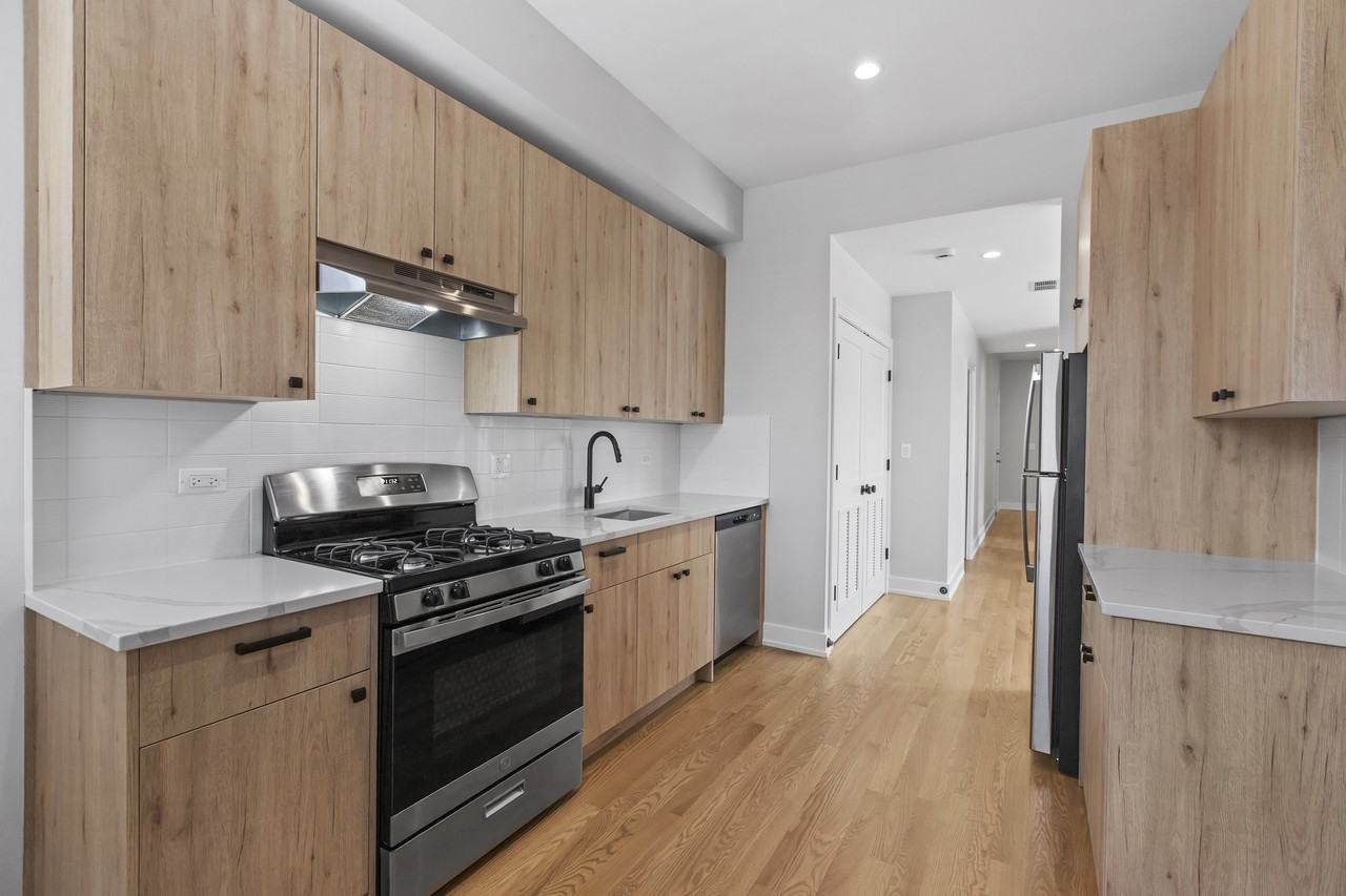3820 N Sheffield Ave #3820-1 - Photo 3 of 10