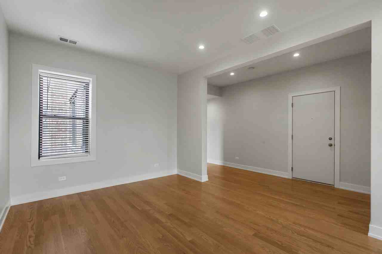 3820 N Sheffield Ave #3820-1 - Photo 5 of 10