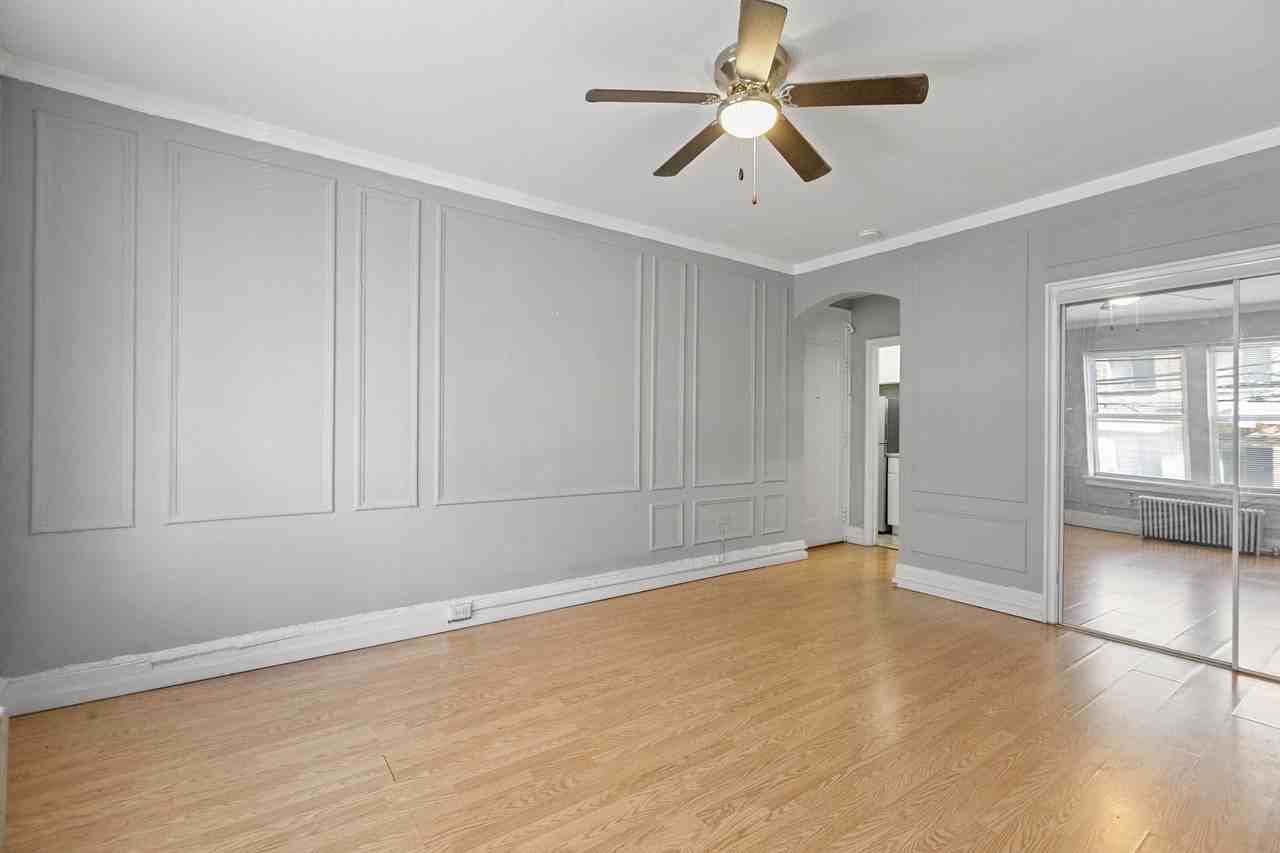 434 W Wellington Ave #201 - Photo 3 of 10