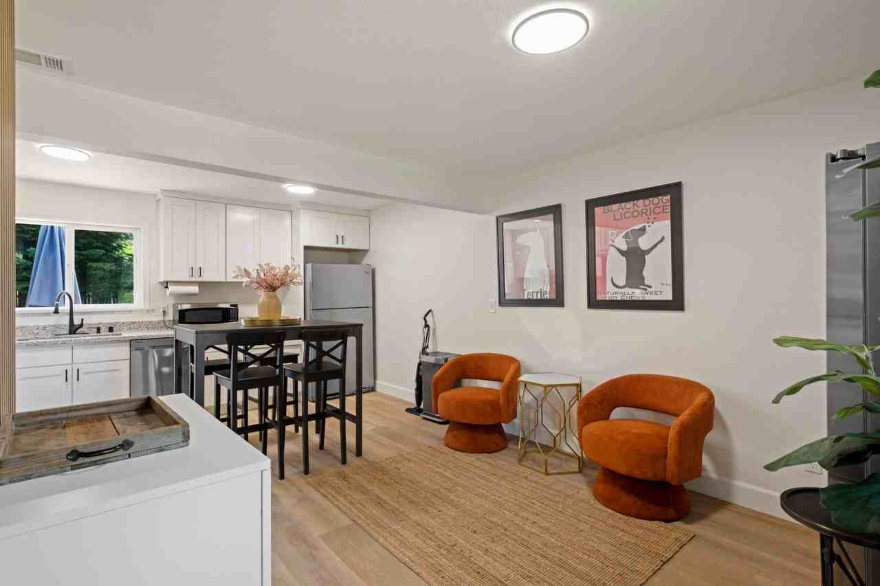 Barnes Ln S - Photo 2 of 18