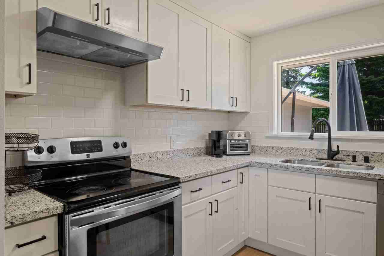 Barnes Ln S - Photo 7 of 18