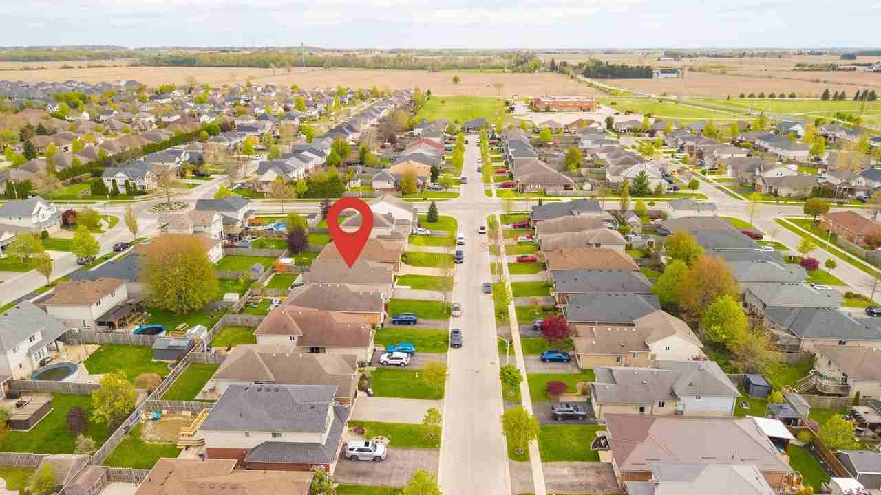 15 Hagerman Cres - Photo 2 of 22