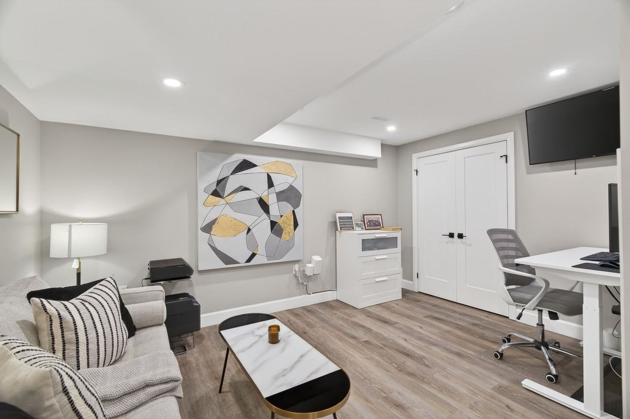 15 Hagerman Cres - Photo 7 of 22