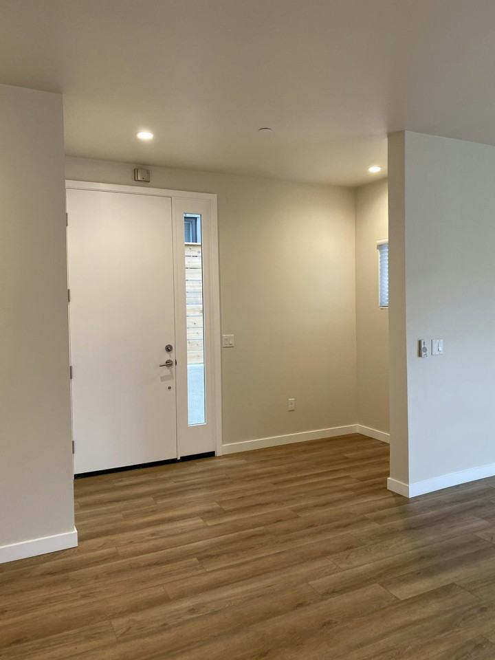 691 Stoneridge Drive, Unit ADU - Photo 4 of 15