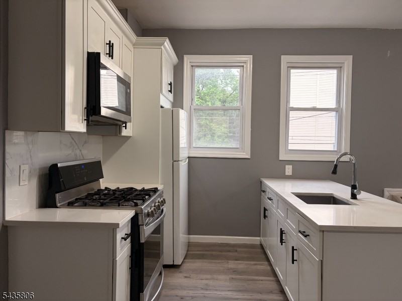 109 10th St - Photo 2 of 11
