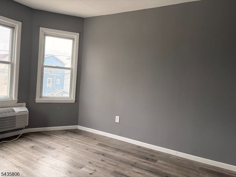 109 10th St - Photo 4 of 11