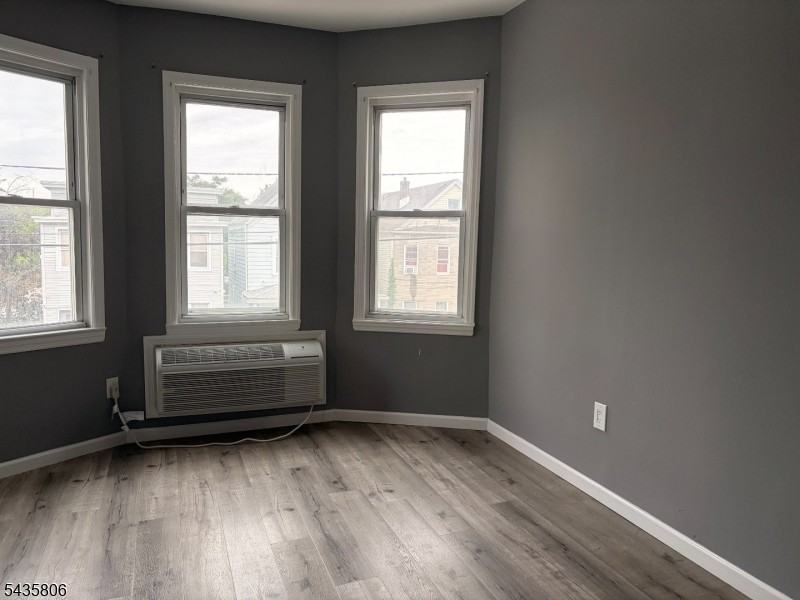 109 10th St - Photo 5 of 11