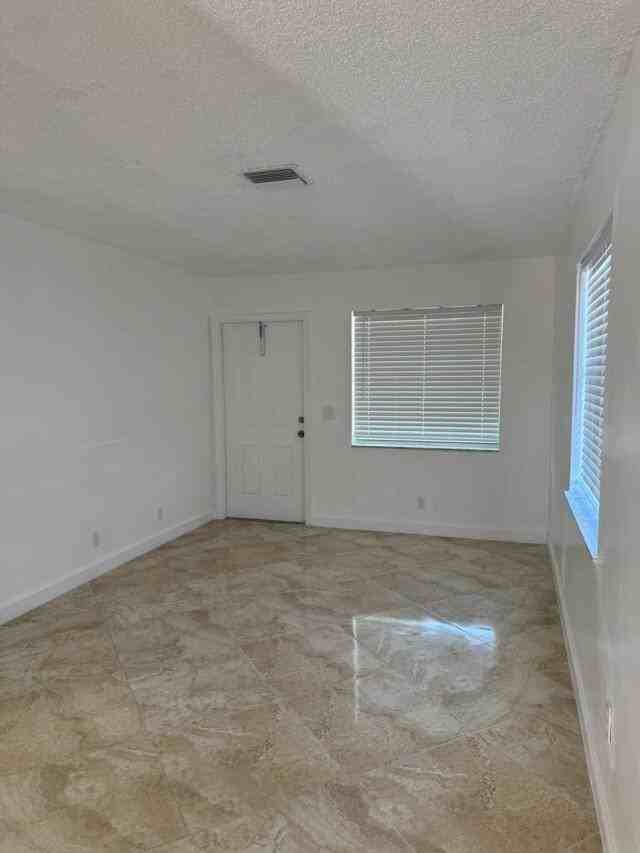 517 S F St - Photo 3 of 14