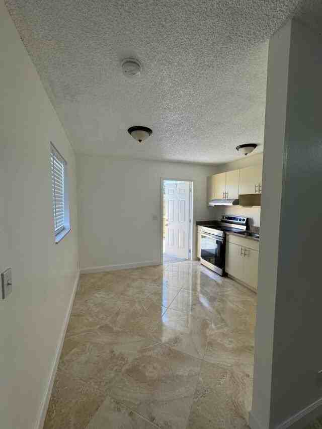 517 S F St - Photo 5 of 14