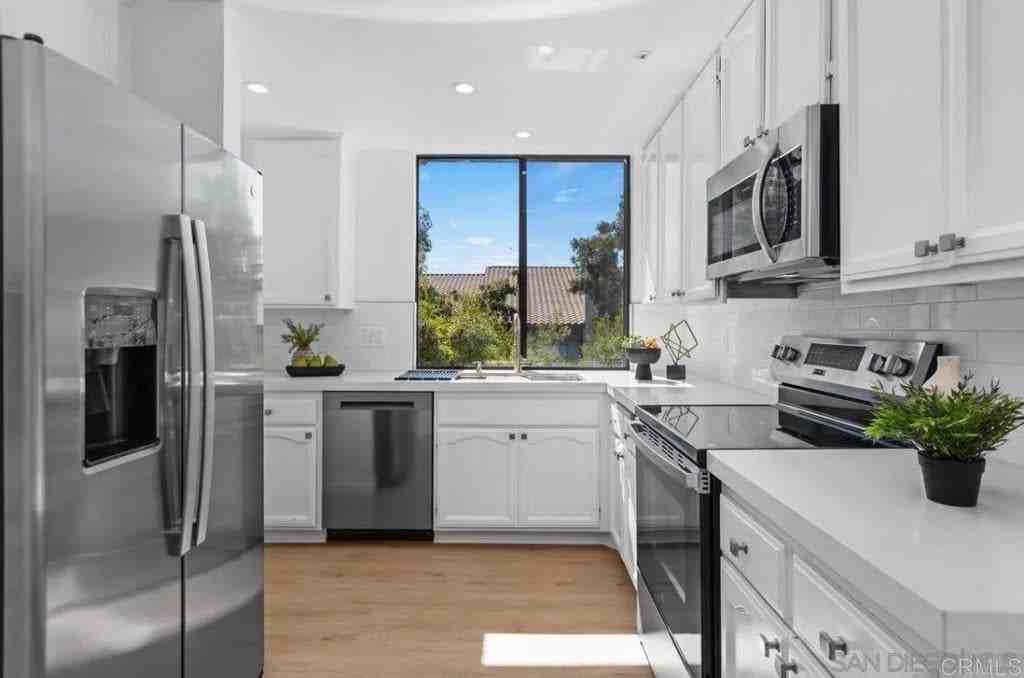 5805 Friars Rd - Photo 5 of 32