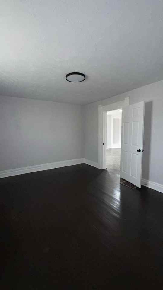 305 N Pershing Dr - Photo 2 of 10