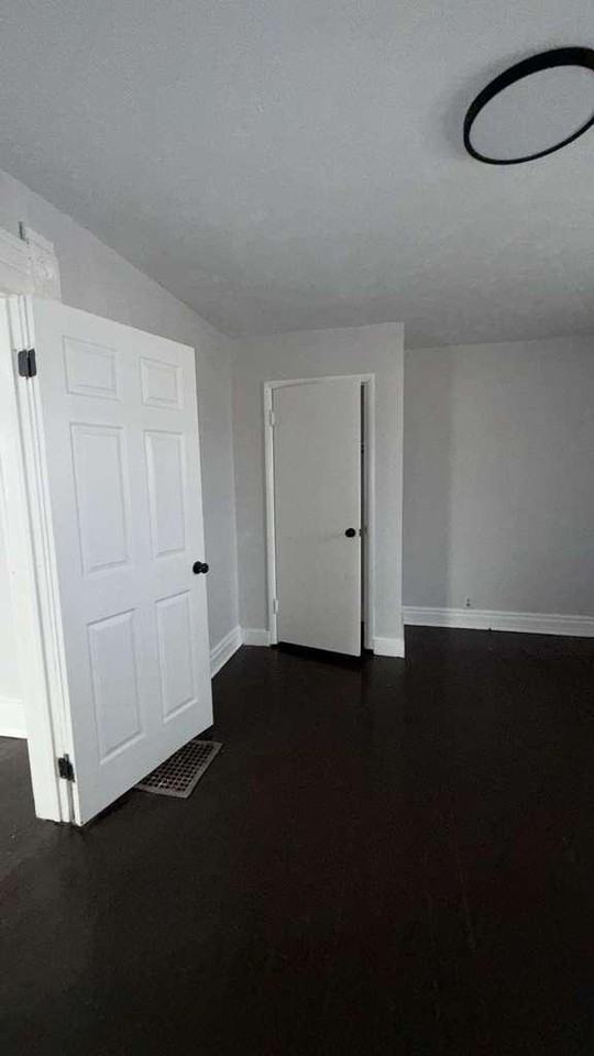 305 N Pershing Dr - Photo 3 of 10