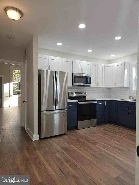 115 E 2nd St - Photo 3 of 32