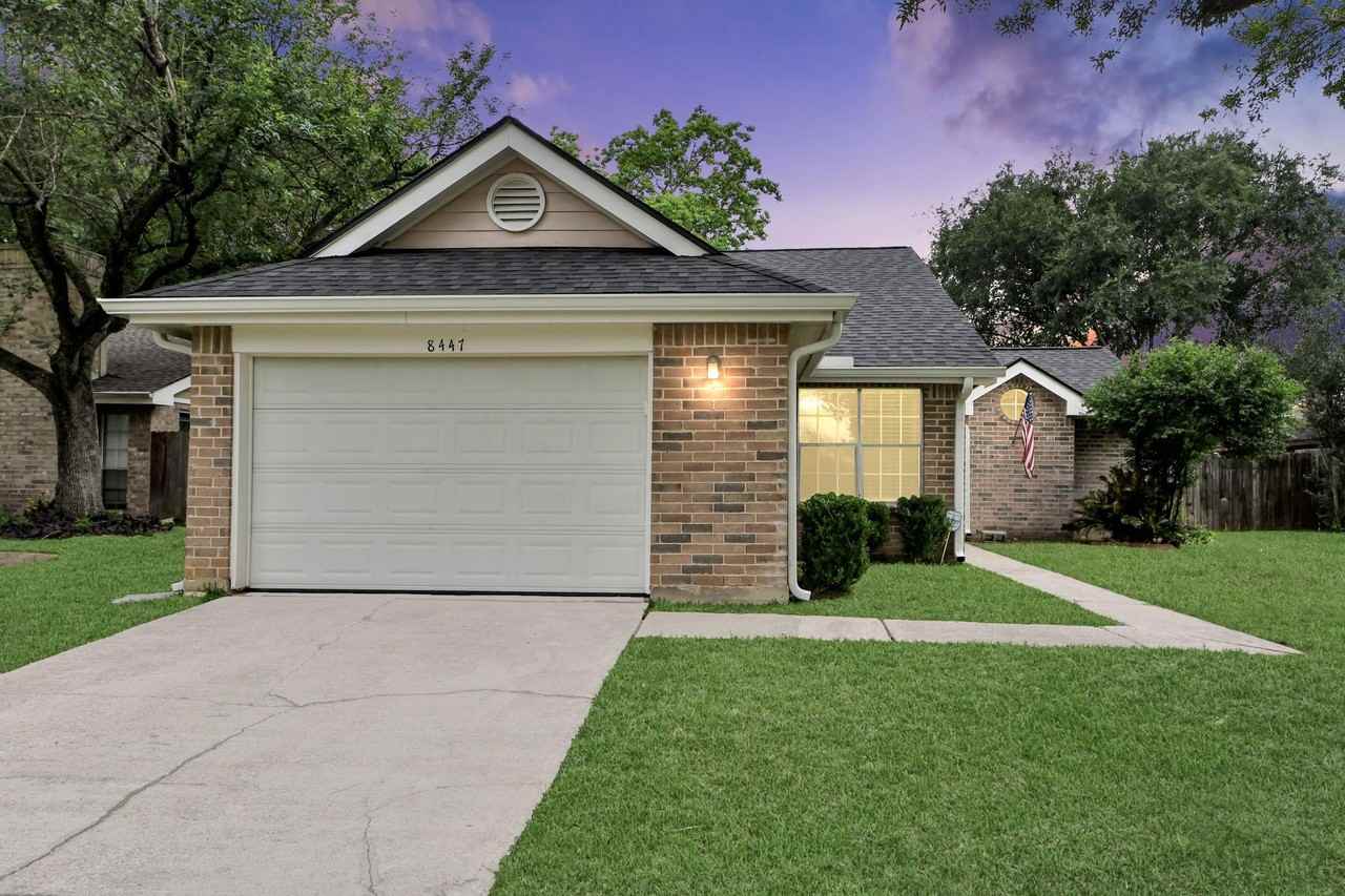 8447 Lake Crystal Dr