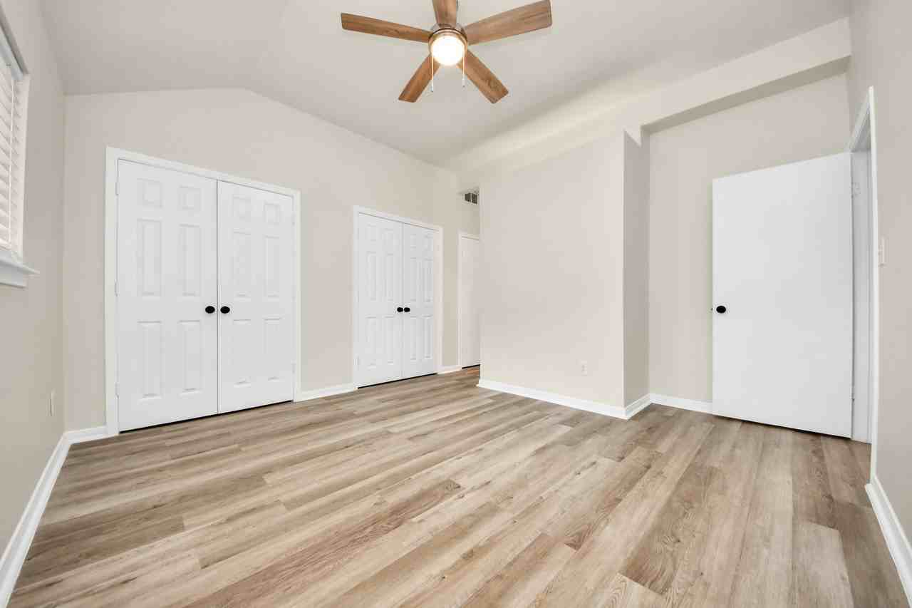 8447 Lake Crystal Dr - Photo 4 of 17