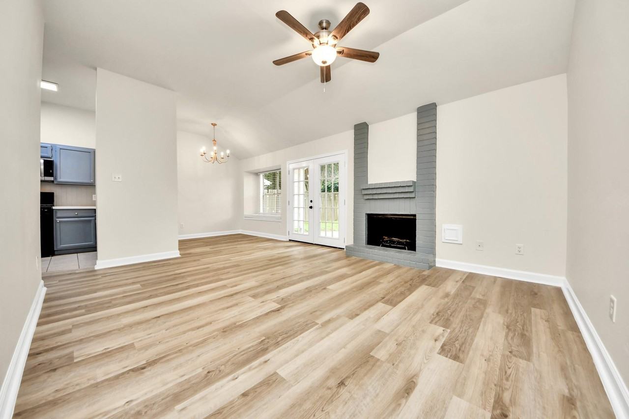 8447 Lake Crystal Dr - Photo 7 of 17