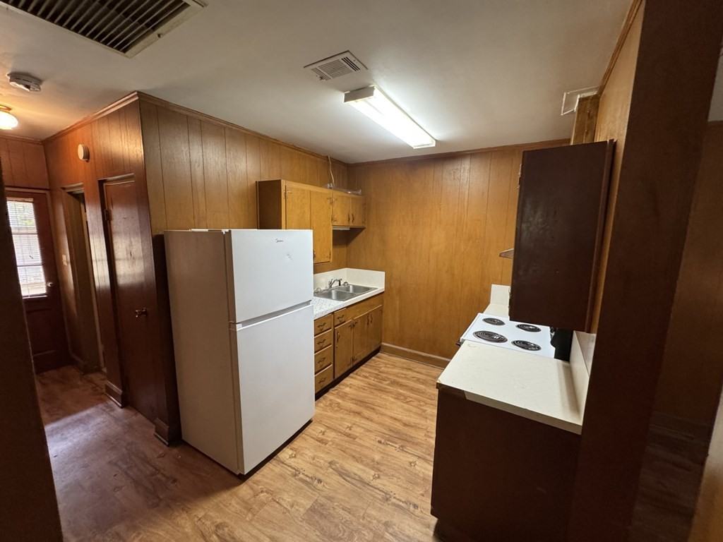 1004 8th Ave Apt A - Photo 5 of 9