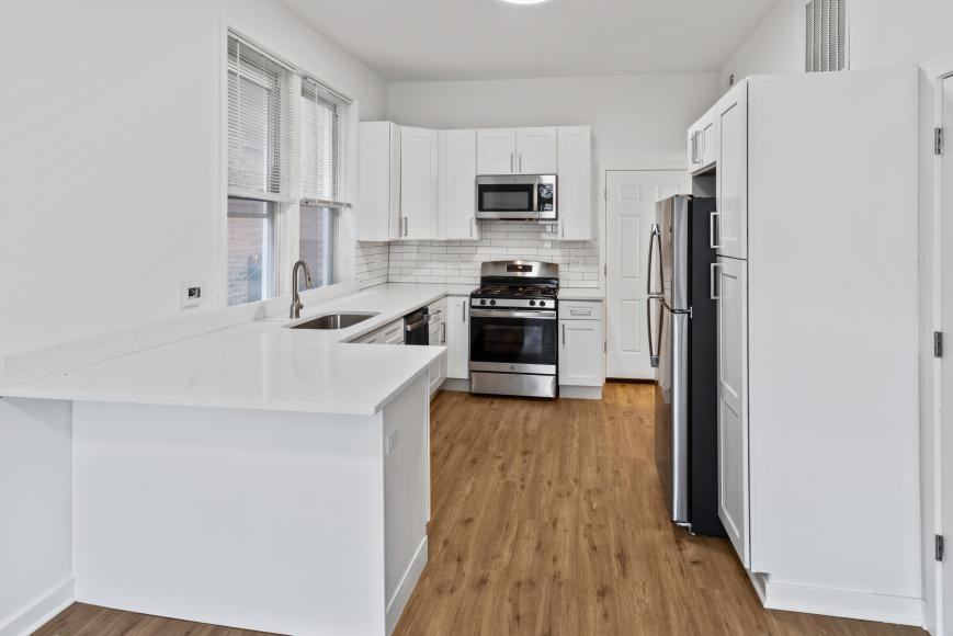 1349 W Taylor St - Photo 2 of 10
