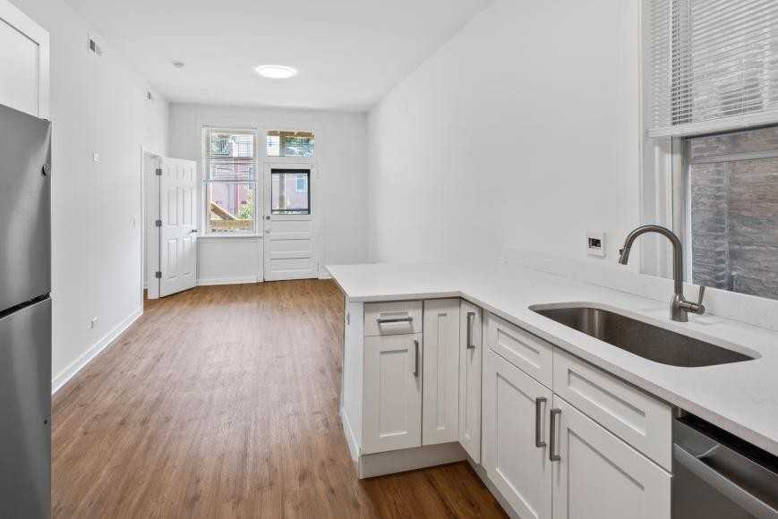 1349 W Taylor St - Photo 3 of 10