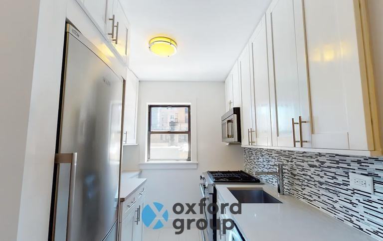 333 E 51st St - Photo 2 of 8