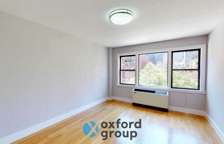 333 E 51st St - Photo 4 of 8