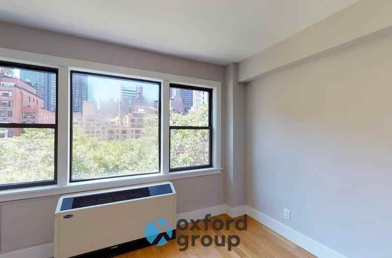 333 E 51st St - Photo 5 of 8