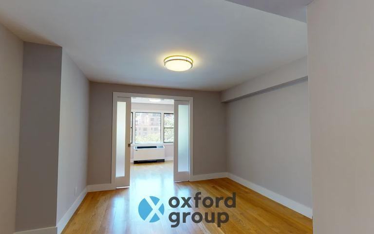 333 E 51st St - Photo 7 of 8