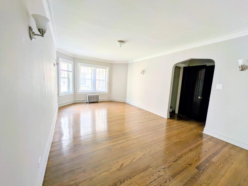 6709 N Greenview Ave - Photo 3 of 10