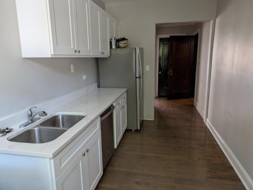 6709 N Greenview Ave - Photo 6 of 10