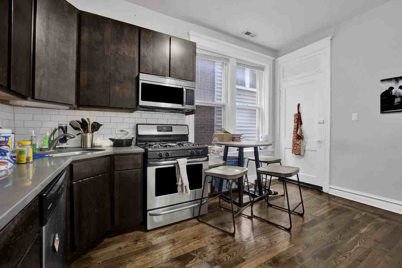2341 W Charleston St #2F - Photo 4 of 8