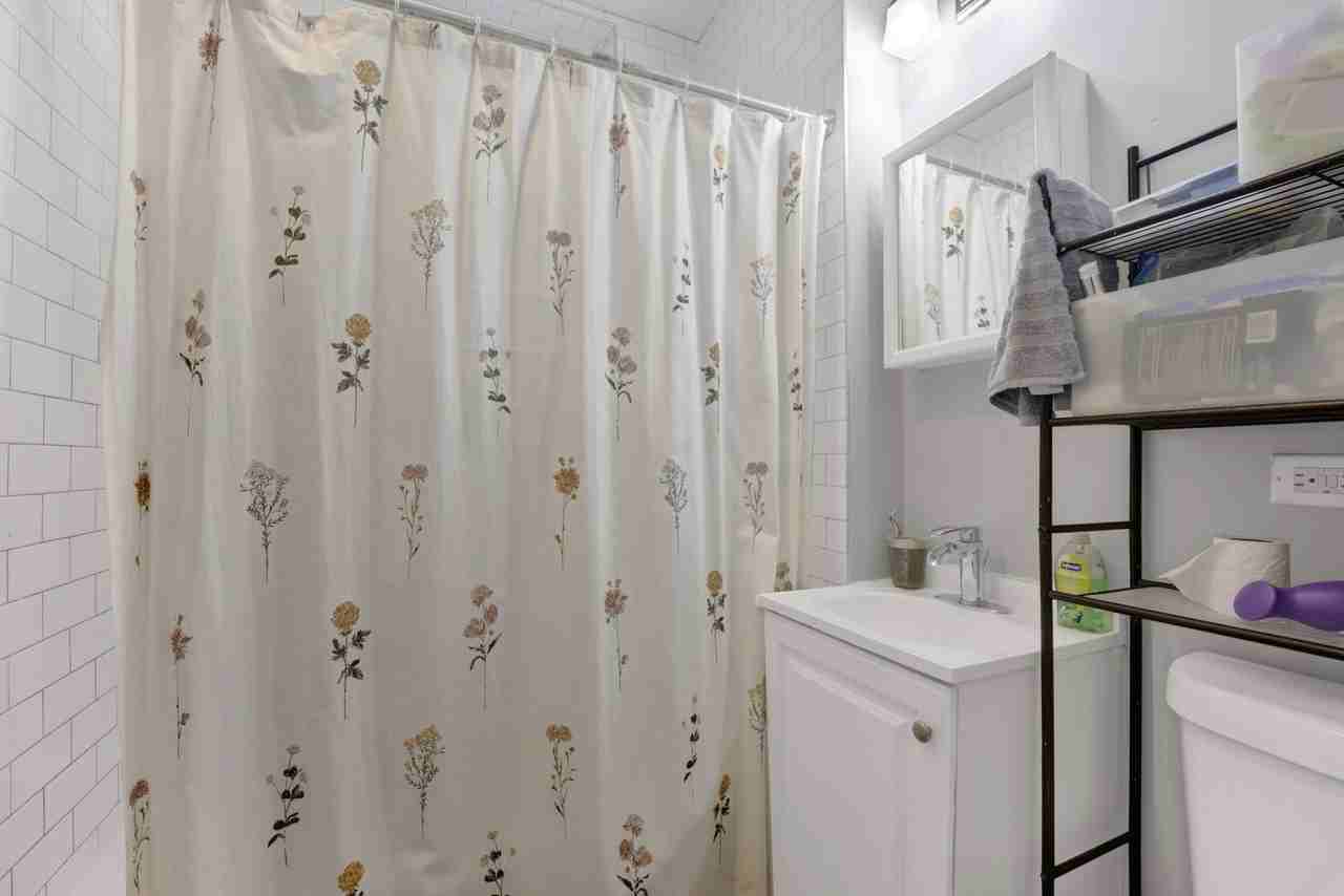 2341 W Charleston St #2F - Photo 5 of 8