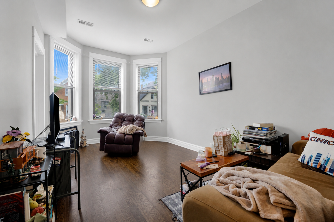 2341 W Charleston St #2F - Photo 6 of 8