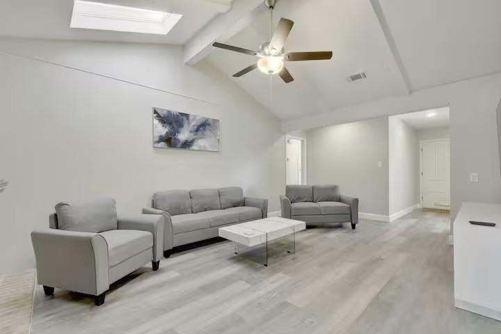 2700 Kerrybrook Ln - Photo 2 of 25