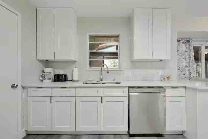2700 Kerrybrook Ln - Photo 4 of 25