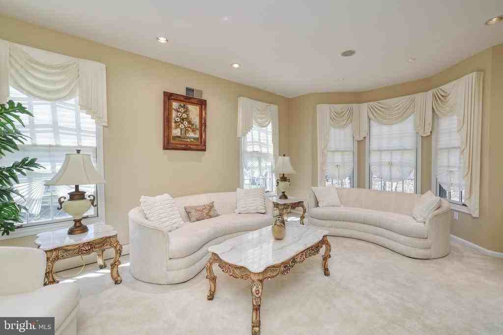 15 Scenic Dr - Photo 3 of 44