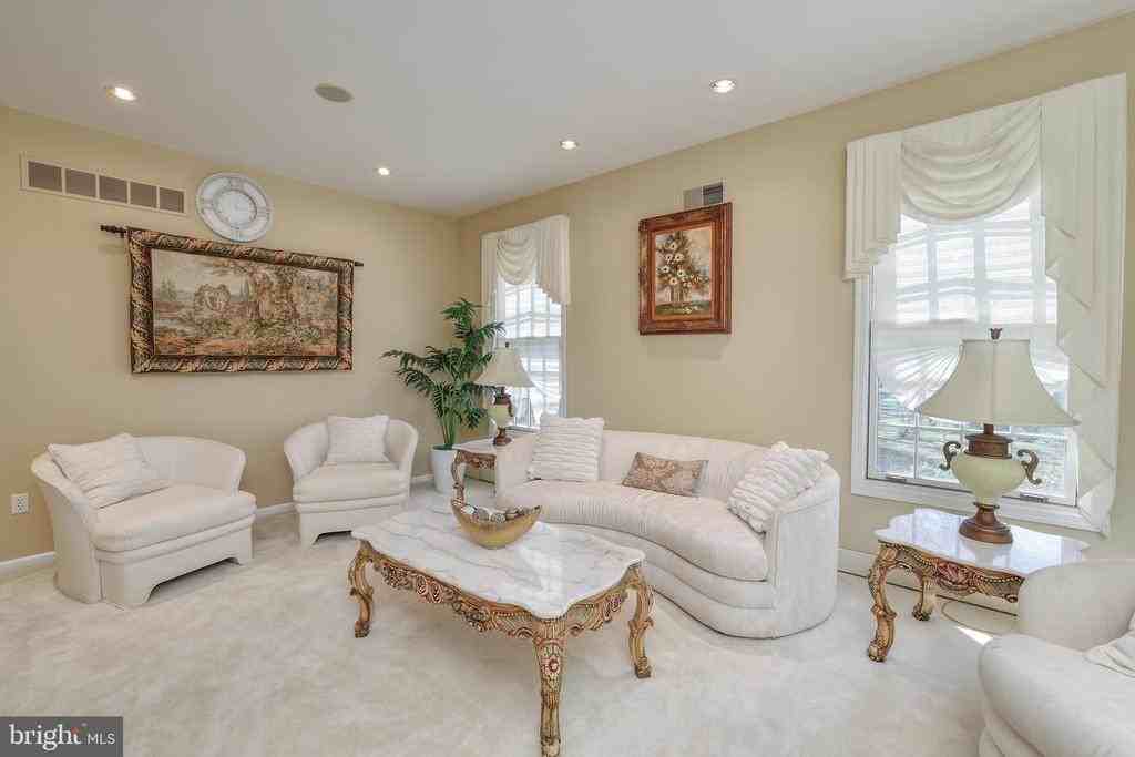 15 Scenic Dr - Photo 5 of 44