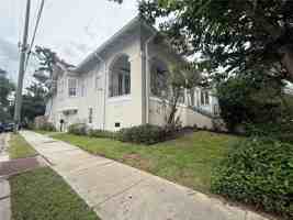 featured image of 2735 Octavia St