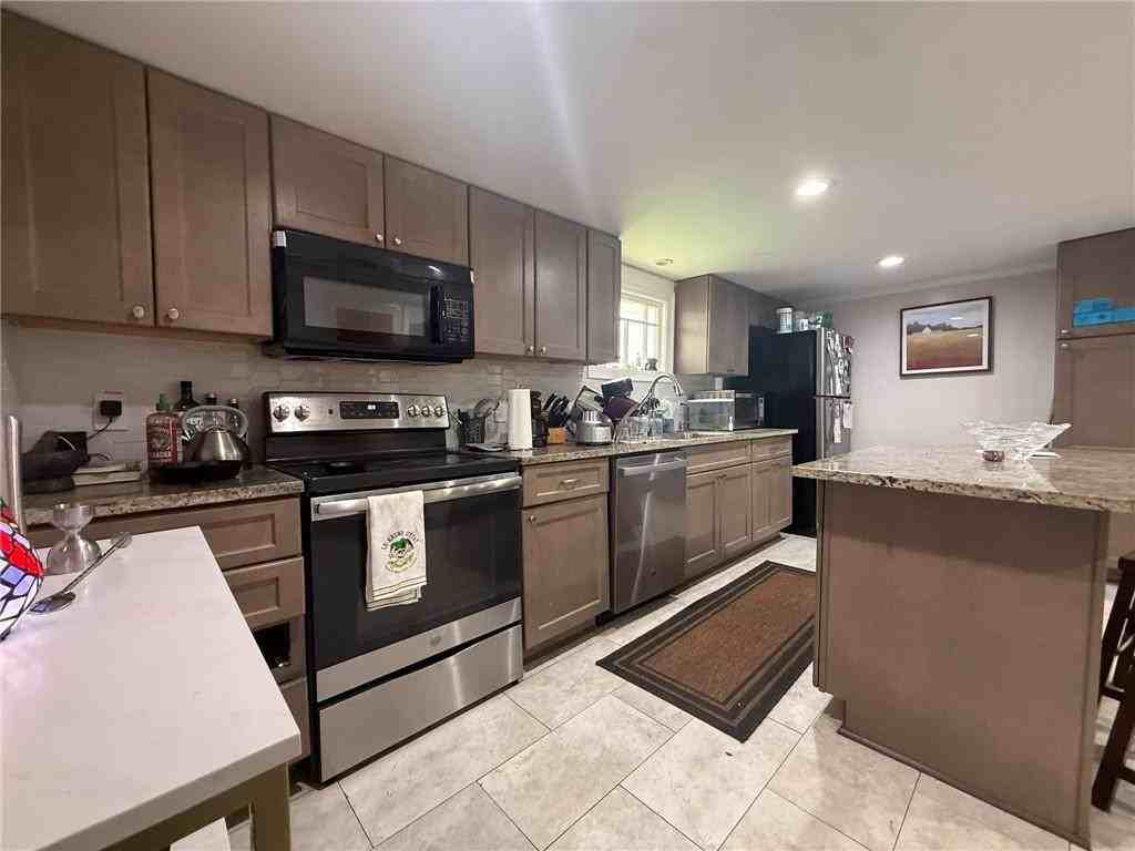 2735 Octavia St - Photo 5 of 22