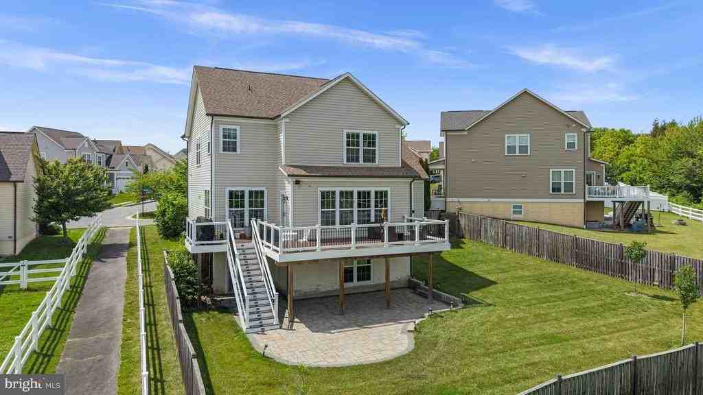 310 Mackintosh Rd - Photo 4 of 48