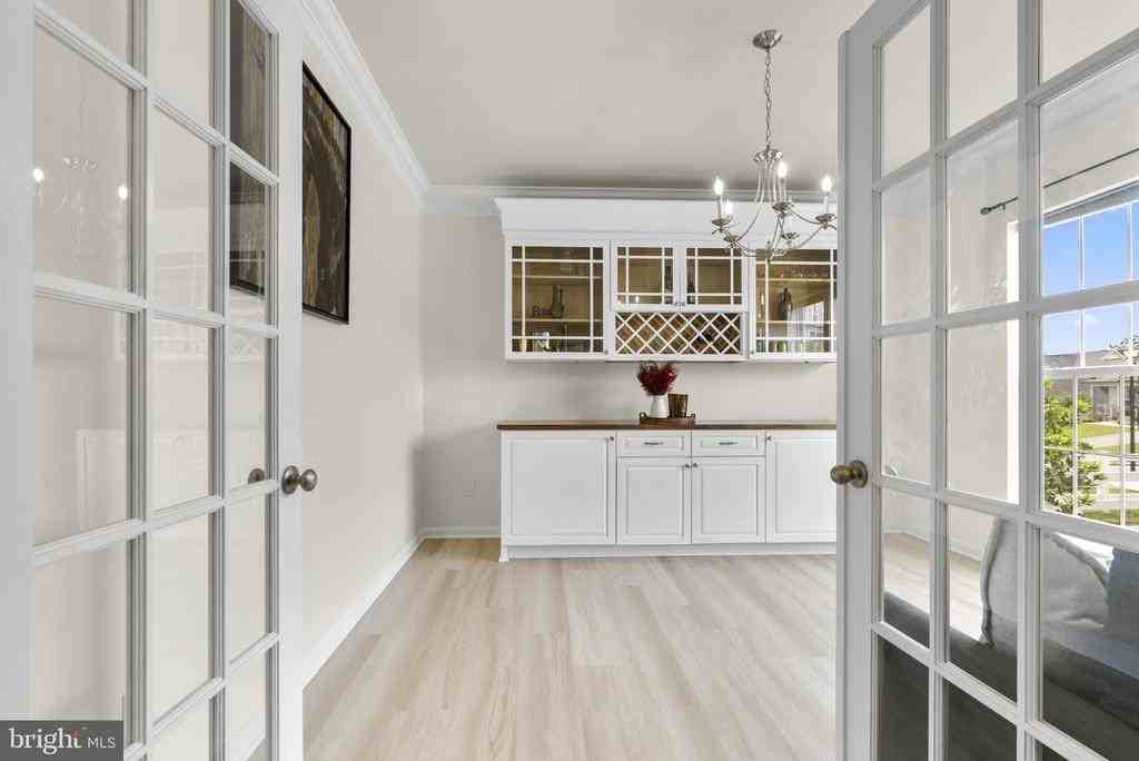 310 Mackintosh Rd - Photo 5 of 48