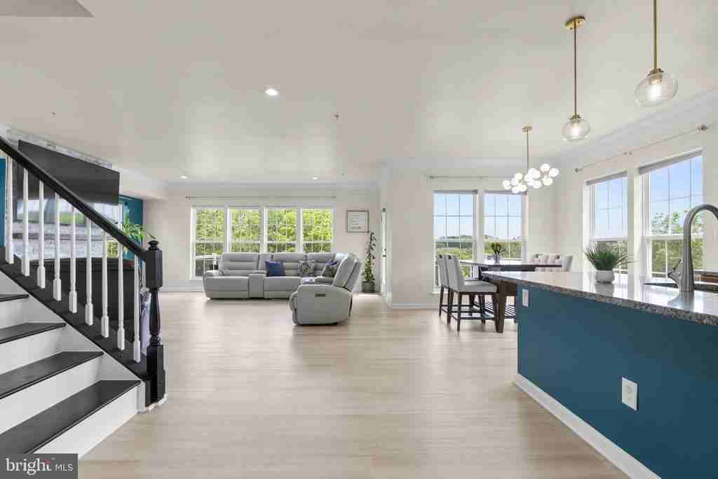310 Mackintosh Rd - Photo 6 of 48